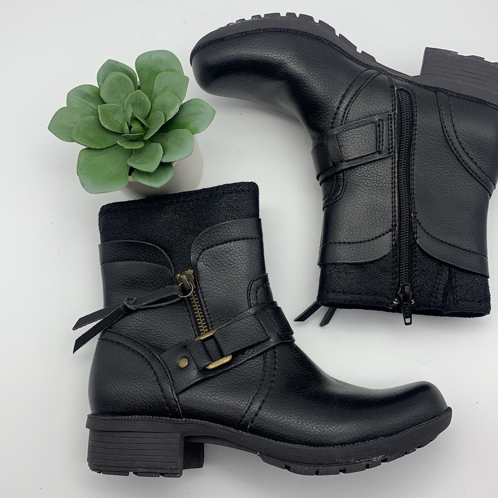 Boots - Picture 4 of 5